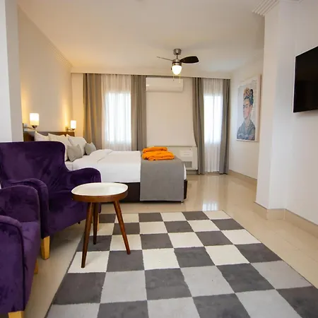 Pier Marina Hotel *