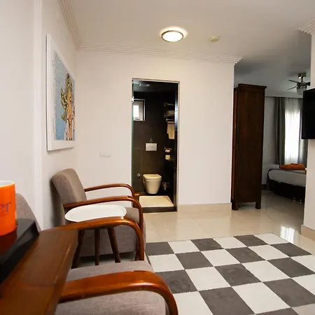 Pier Marina Hotel *
