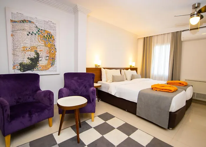 Pier Marina Hotel