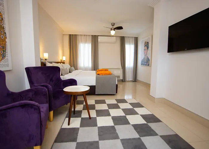 Pier Marina Hotel *